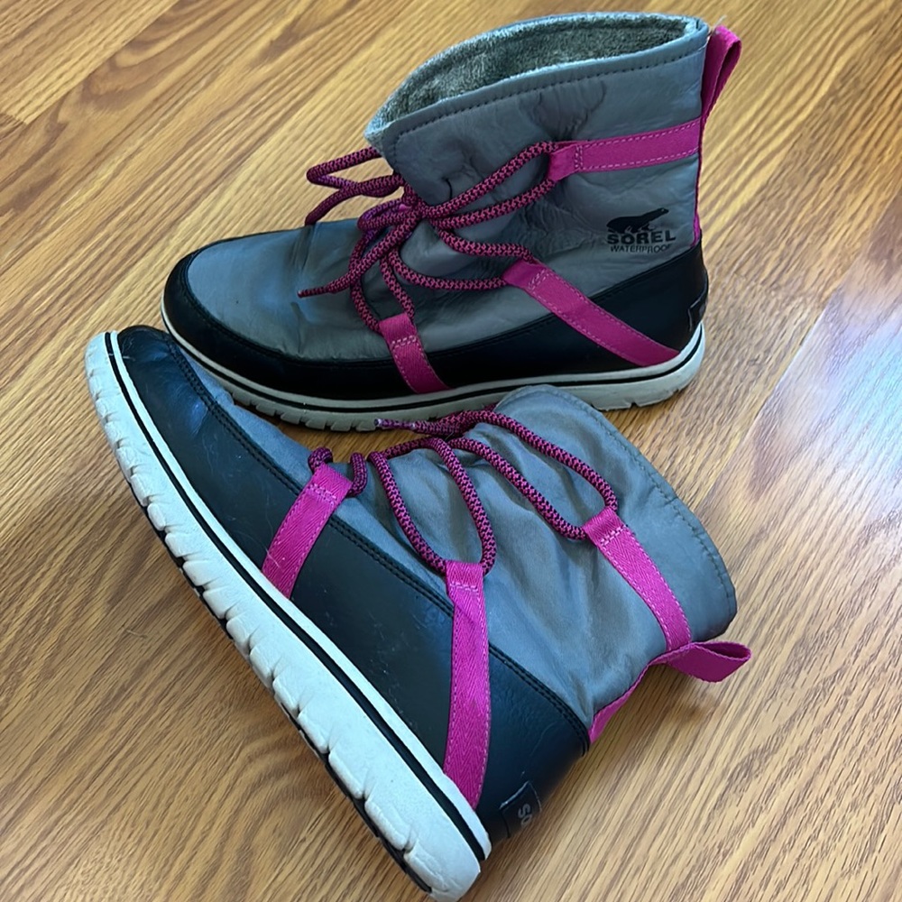 Sorel women’s waterproof boots size 10